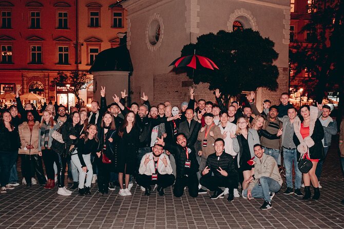1 Hour of Open Bar Pub Crawl + Karaoke + VIP Entry to Best Clubs - Meeting at 10:15 pm in the Main Square