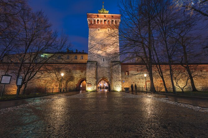 2-Hour City Walking Tour in Creepy Krakow - Walking toward the Wawel Dragon