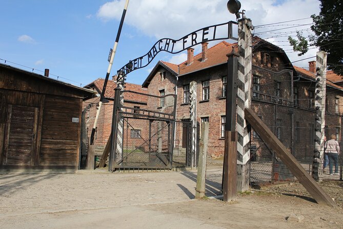 Auschwitz and Birkenau Memorial and Museum Guided Tour from Krakow - Auschwitz I: buildings, evidence, and explanation