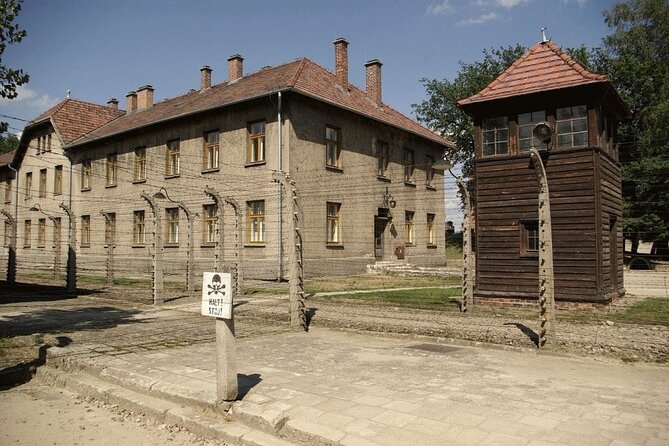 Auschwitz-Birkenau and Salt Mine Tour with private transport from Krakow - Auschwitz-Birkenau: a visit that demands time and care