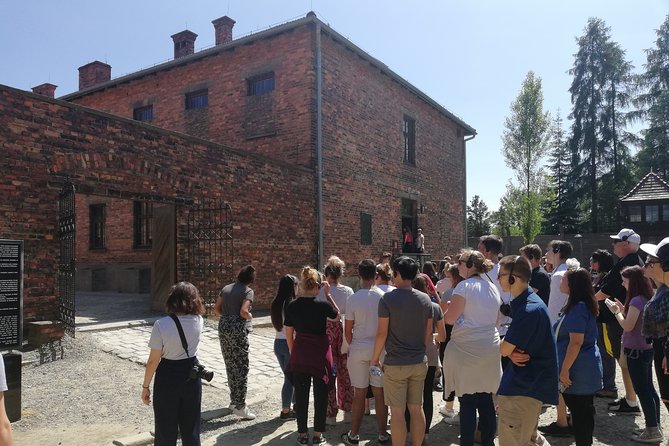 Auschwitz-Birkenau: Fast-Track Ticket & Guided Tour No Transfers - The break between visits