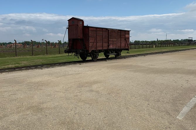 Auschwitz Birkenau Guided Tour/Skip The Line/PickUp/Guide ENG - What to pack, and what to leave behind