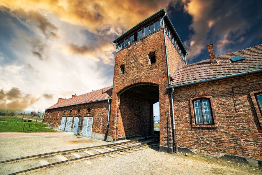 Auschwitz-Birkenau Guided Tour & Transfer from Krakow - Timing, comfort, and what to carry