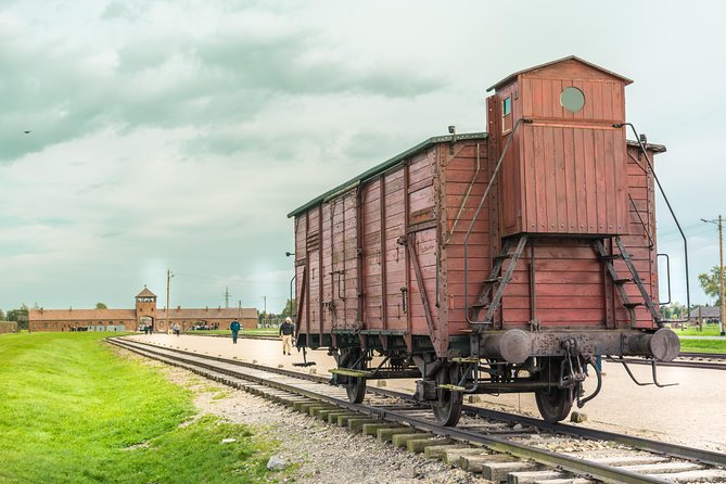 Auschwitz-Birkenau guided tour with near or hotel pickup - Seeing Birkenau on the same day