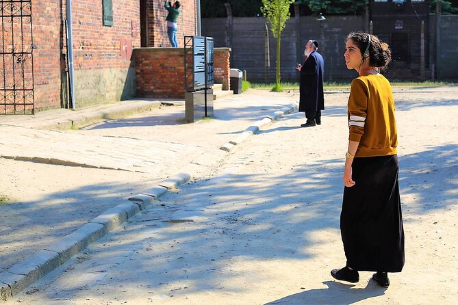 Auschwitz Birkenau: Live-Guided Tour with Transportation and Hotel Pickup - Auschwitz I: the museum and the first camp
