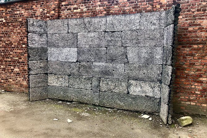 Auschwitz Birkenau Museum and Salt Mine All Inclusive DAY TRIP with Local Guides - The transfer and lunch question between the two visits