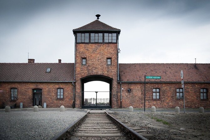 Auschwitz-Birkenau Private Tour from Krakow - Entering the Auschwitz museum grounds