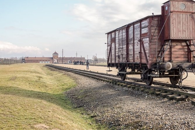 Auschwitz-Birkenau Tour Guide and Jewish museum and synagogue - Lunch, coffee, and the small comforts