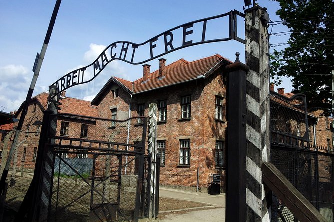 Auschwitz-Birkenau Tour with Transfer - Why a guided visit helps at Auschwitz-Birkenau