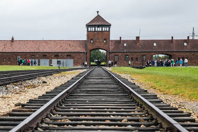 Auschwitz Museum and Salt Mine Tour with Private Transport - The gap between the two sights is useful
