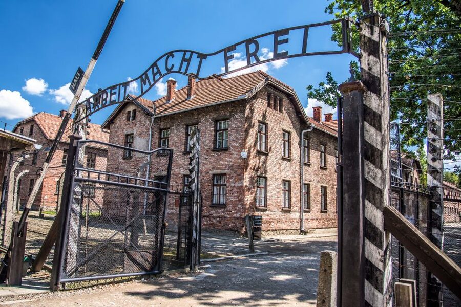 Auschwitz Ticket and Full-Day Tour from Krakow - Auschwitz I: two hours among the exhibits