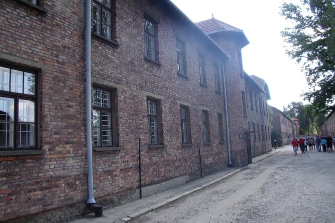 Auschwitz Tours Memorial and Museum Guided Tour from Krakow - What the headphones and group size change