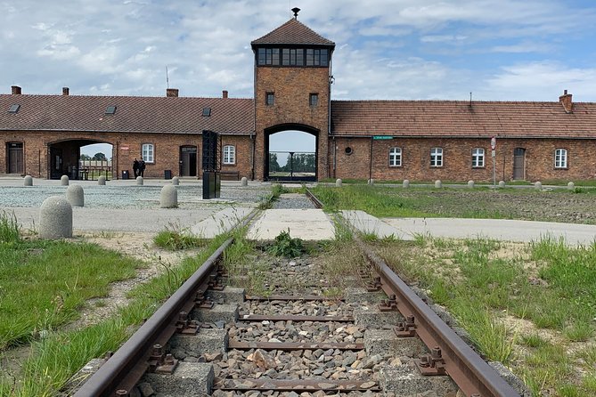 Auschwitz Trip From Krakow - English Speaking Guided Tour - What the guide adds to the experience