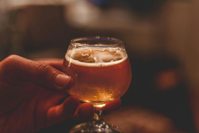 Authentic Beer and Pierogi Tour of Krakow - St. Mary’s Basilica in five minutes