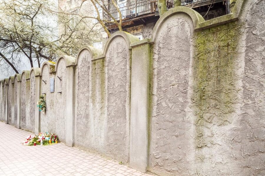 Cracow - Guided Tour of the Jewish Ghetto - The remaining ghetto wall