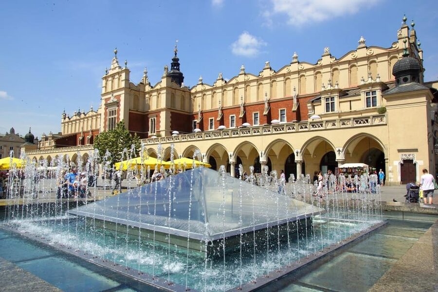 Cracow's Old Town sightseeing & St. Mary's Basilica Visit - Practical advice before you go