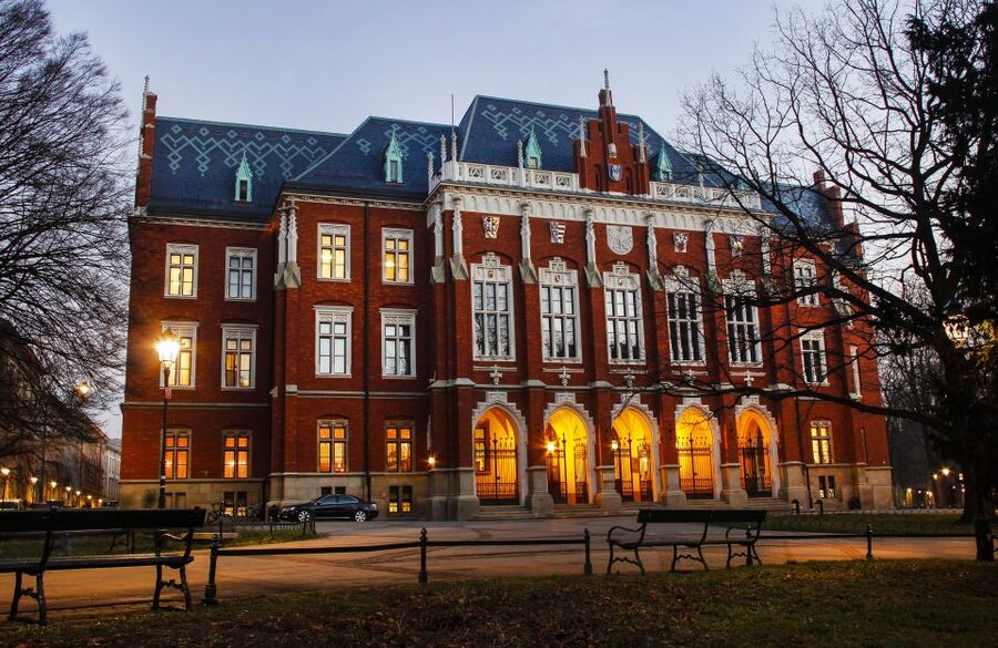 Creepy Krakow: 2-Hour City Walking Tour - Starting at Hotel Polski and Florian Gate