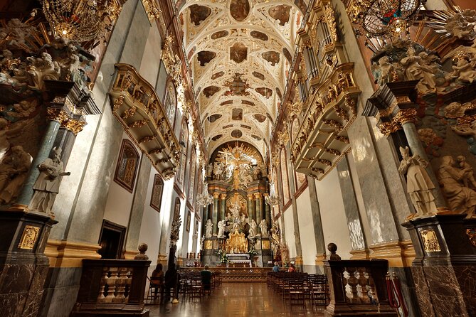 Częstochowa Black Madonna - Church, museum, gates, and siege stories