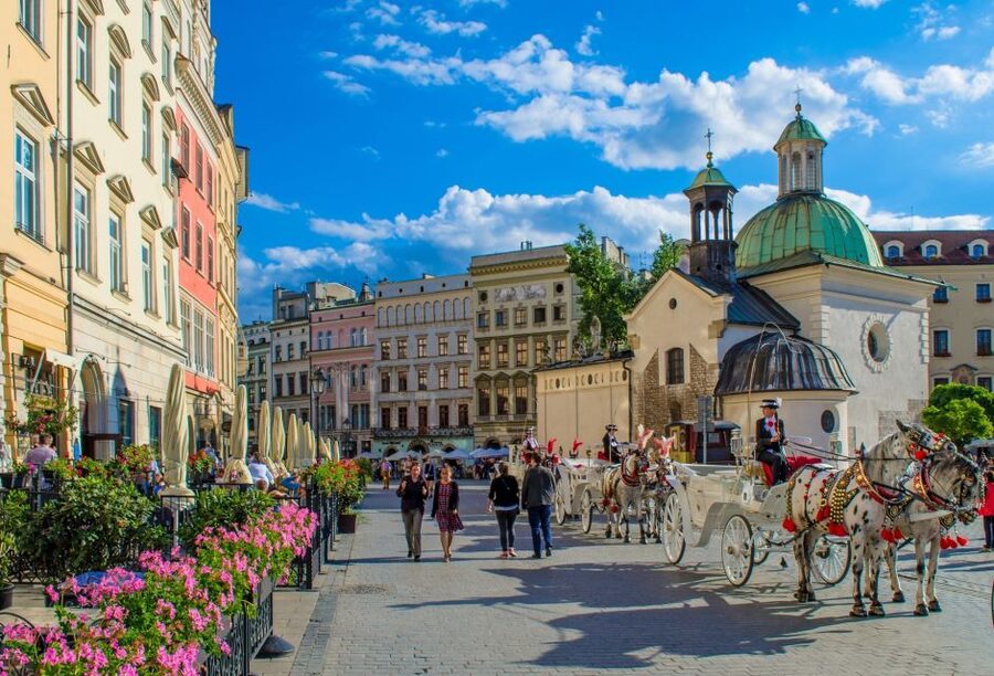 Family Tour of Krakow Old Town with Sweets Factory & Cruise - Churches and the Approach to Wawel Hill