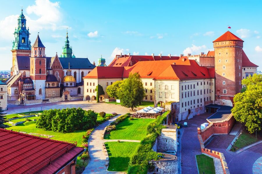 Family Tour of Krakow Old Town with Sweets Factory & Cruise - Main Square, Cloth Hall, and St. Mary’s Basilica