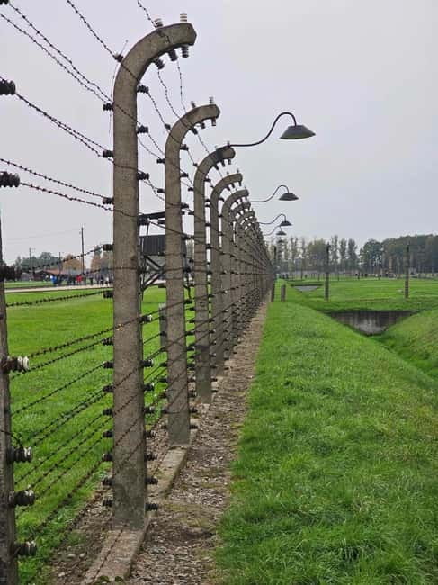 From Krakow: Auschwitz-Birkenau Guided Tour with Pickup - The 15-Minute Break Between the Two Sites