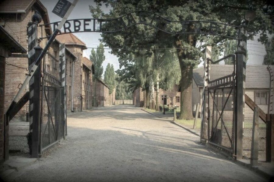 From Krakow: Auschwitz-Birkenau Private or Shared Tour - Auschwitz I: about two hours inside the museum