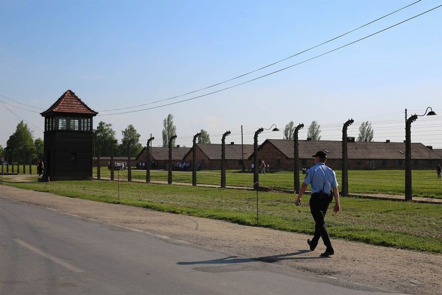 From Krakow: Auschwitz Birkenau Small Group Tour with Pickup - Booking rules that deserve attention
