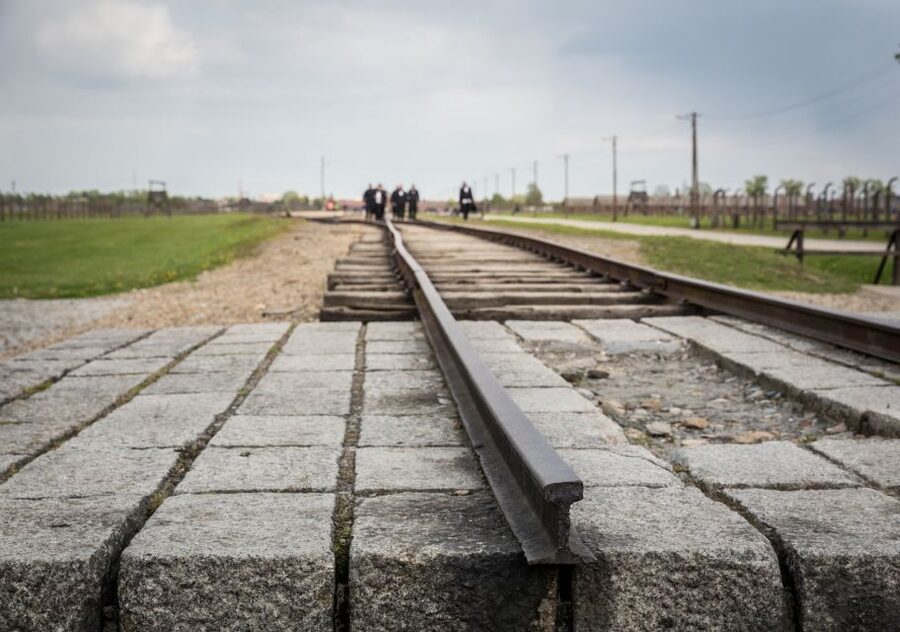 From Krakow: Auschwitz Birkenau Tour with Transfer - The café break before the memorial