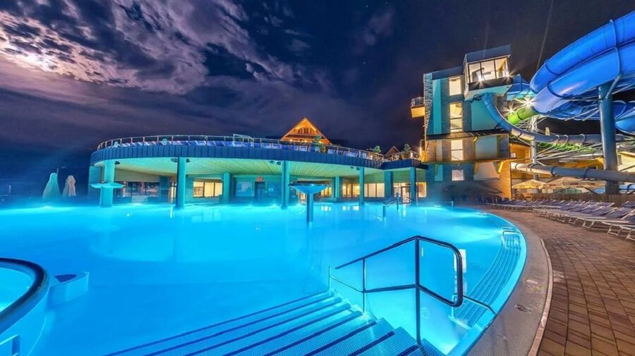 From Krakow: Chochołowskie Thermal Baths Ticket and Transfer - Outdoor Water with Mountain Views