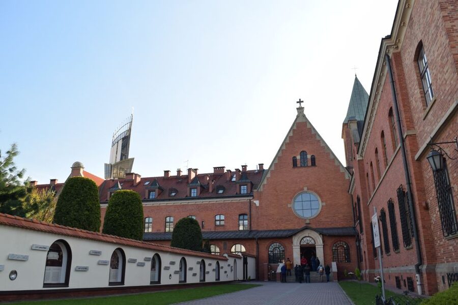 From Krakow: Częstochowa, Black Madonna and Lagiewniki Tour - How much time do you really get?