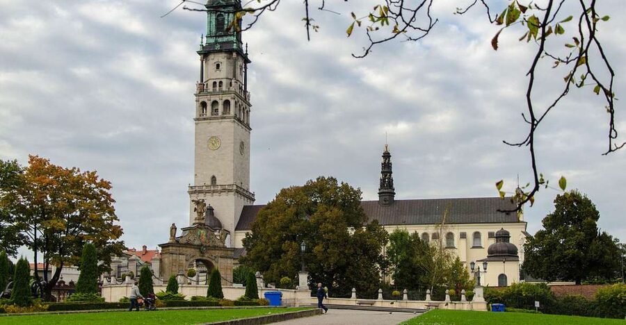 From Krakow: Częstochowa, Black Madonna and Lagiewniki Tour - Who will enjoy this day most?