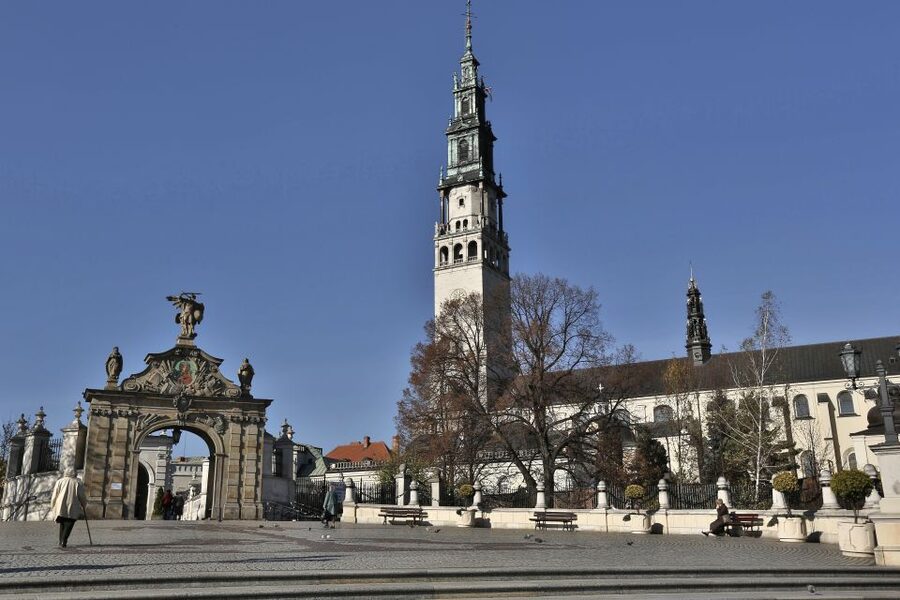 From Krakow: Częstochowa "Black Madonna" Day Tour - The 8-hour trip from Krakow to Jasna Góra