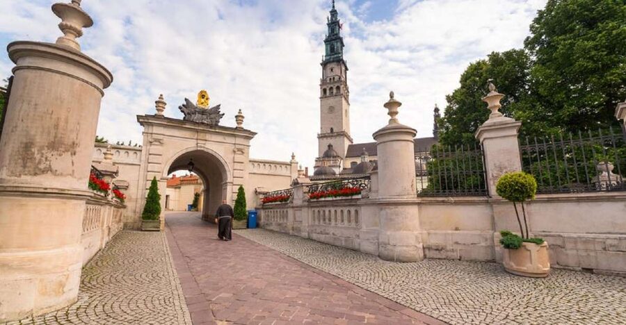 From Kraków: Częstochowa & Łagiewniki Pilgrim Sites Tour - A visit built around faith, not sightseeing