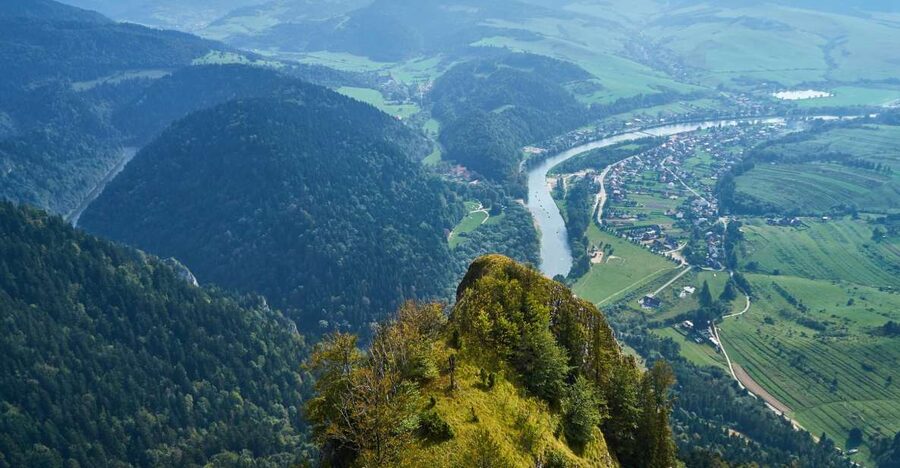 From Krakow: Dunajec River Rafting - A pause for lunch in Szczawnica