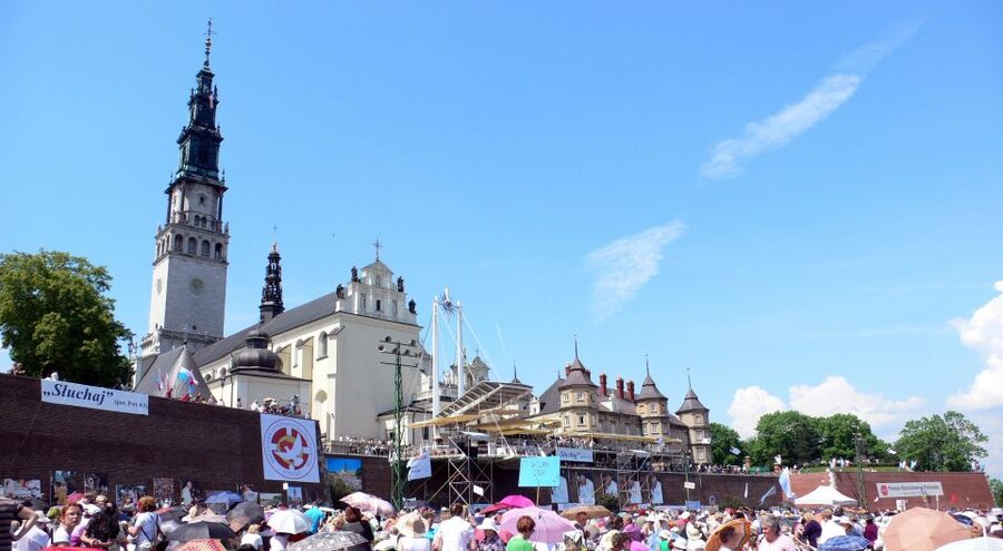 From Krakow: Full-Day Wadowice & Czestochowa Tour - Guide quality and language choices