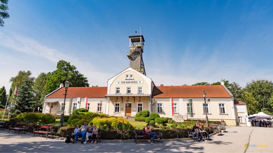 From Krakow: Guided Tour in Wieliczka Salt Mine - Why Wieliczka feels unlike an ordinary mine visit