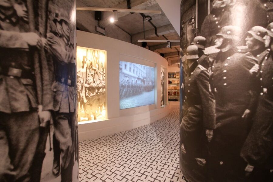 From Krakow: Half-Day Salt Mine and Schindler's Factory Tour - The break in Podgórze