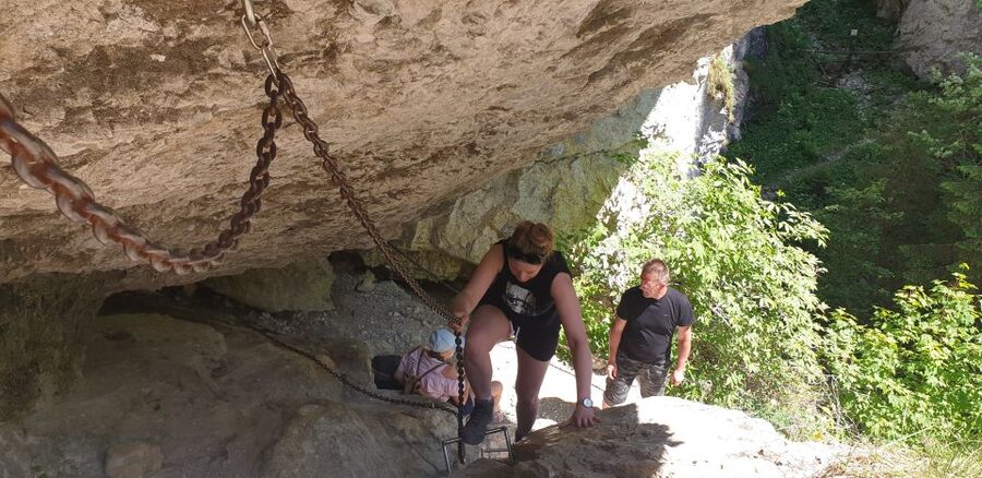 From Krakow: Hiking in the Tatra Mountains and Thermal baths - Krakow Gorge and Dragon’s Den