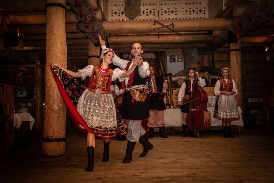 From Krakow: Polish Folk Show with All-You-Can-Eat Dinner - The buffet comes after the main meal
