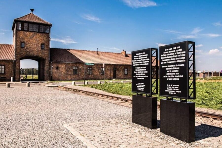 From Krakow: Roundtrip Transportation to Auschwitz Birkenau - Why this Krakow to Auschwitz transfer can work well