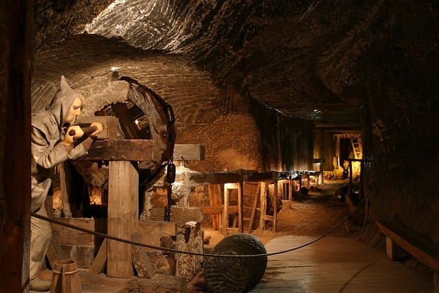 From Kraków: Wieliczka Salt Mine Guided Tour with Transport - Crowds, waiting, and the return lift