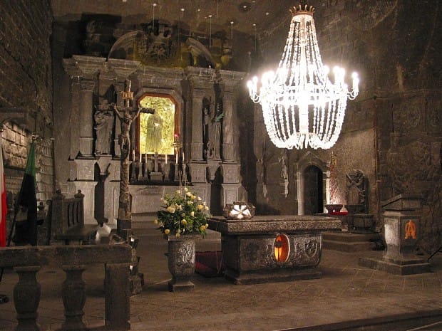 From Kraków: Wieliczka Salt Mine Guided Tour with Transport - From Kraków to the mine