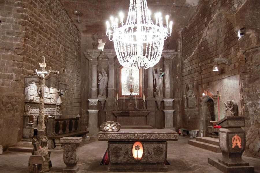 From Krakow: Wieliczka Salt Mine Half-Day Guided Tour - What the four-hour schedule feels like