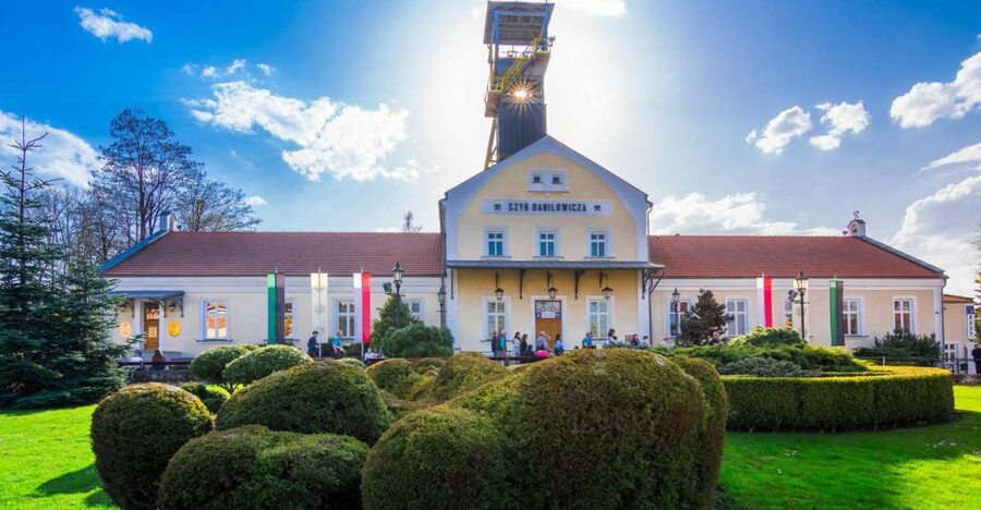 From Krakow: Wieliczka Salt Mine Tour & Skip the Line Ticket - Entering the mine at Daniłowicza