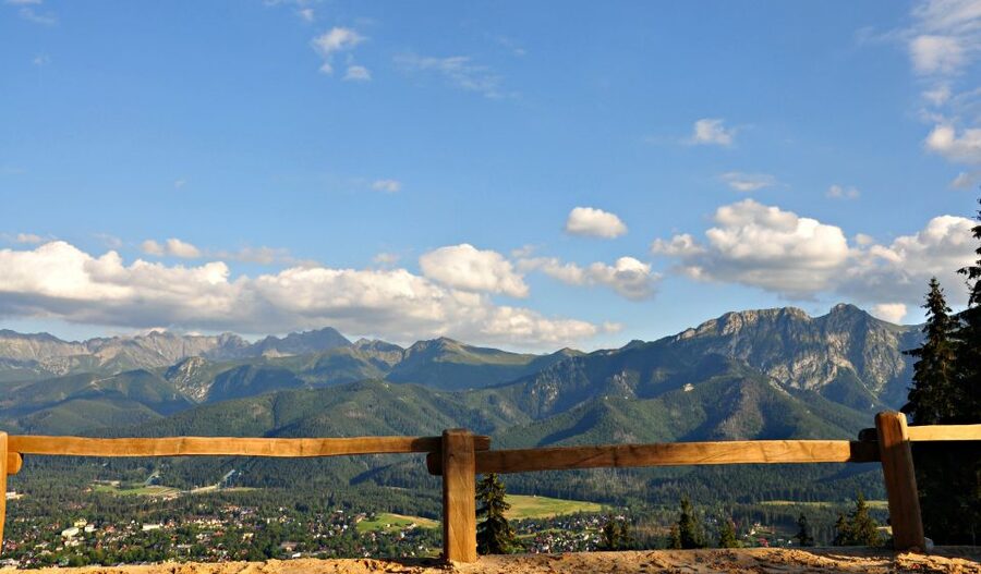 From Krakow: Zakopane Day Tour with Tasting & Funicular Ride - Krupówki Street and three hours in Zakopane