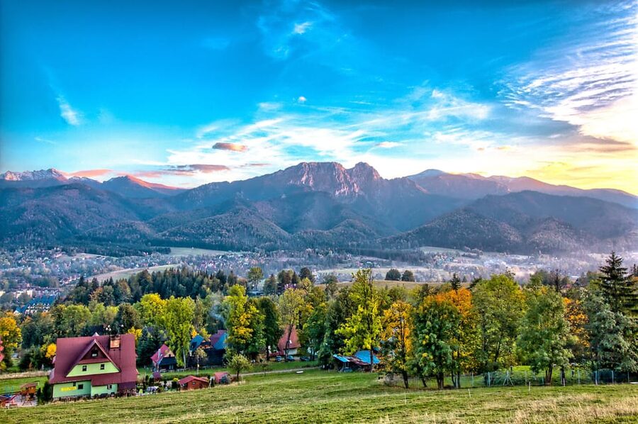 From Krakow: Zakopane Day Trip with Funicular & Food Tasting - Riding the Gubalowka funicular for Tatra views