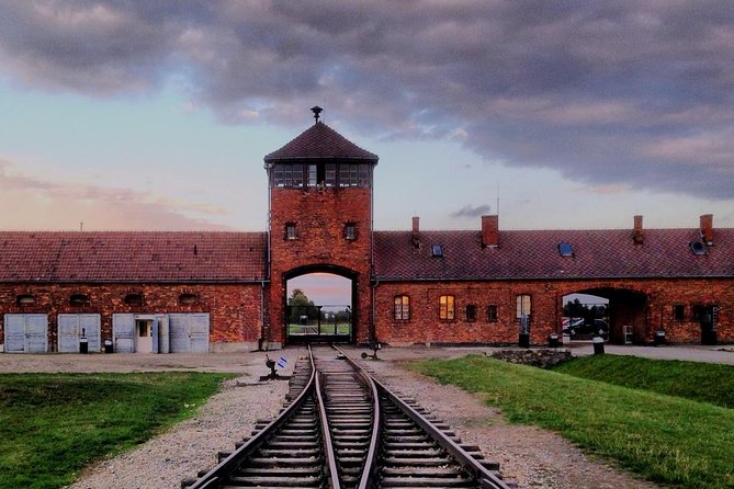 Full-Day Tour of Auschwitz and Wieliczka Salt Mine from Krakow - The short break between the two attractions