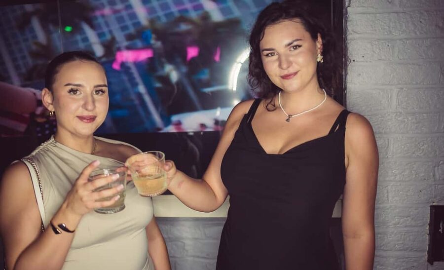 Fun explorers pub Crawl with 1 hour open bar and 3 VIP clubs - The first bar, welcome shots, and drinking games