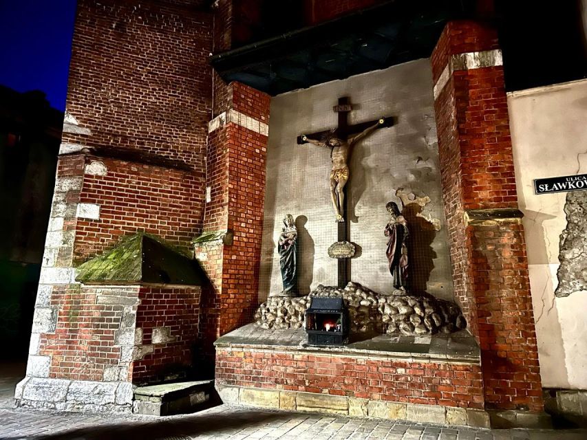 Ghosts & Crimes: Macabre Kraków Walking Tour in English - Forbidden love and terrible punishment