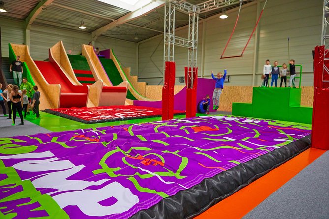 GOjump MEGAPARK Kraków-Sikorki - 1 hour Trampoline Park ticket - How parents and non-jumpers fit into the visit